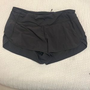 Lululemon Speed Up Low-Rise Lined Short 2.5” Size 8